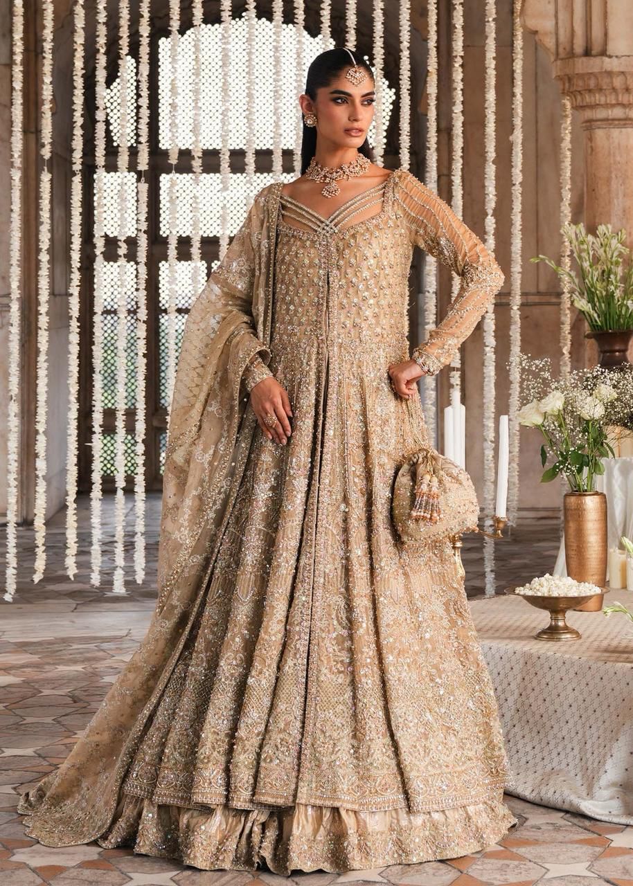 The Midas Touch: Why Antique Gold is the Ultimate Choice for Modern Brides
